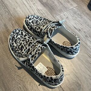 Women's NWOT Hey Dude Leopard Print Slip-On Shoes - Dark Gray & White